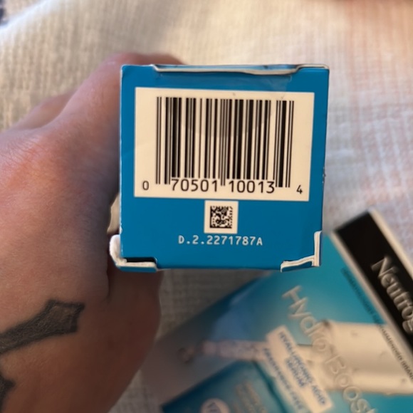 Neutrogena Hydro Boost hydrating serum with hyaluronic acid Bundle - Picture 7 of 8